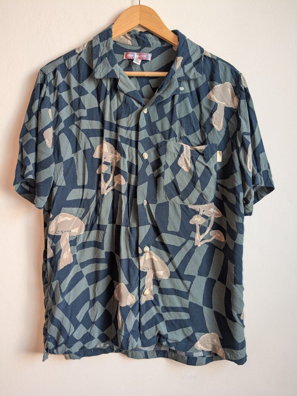 URBAN OUTFITTERS Men's Short Sleeve Button Down Mushroom Shirt Medium